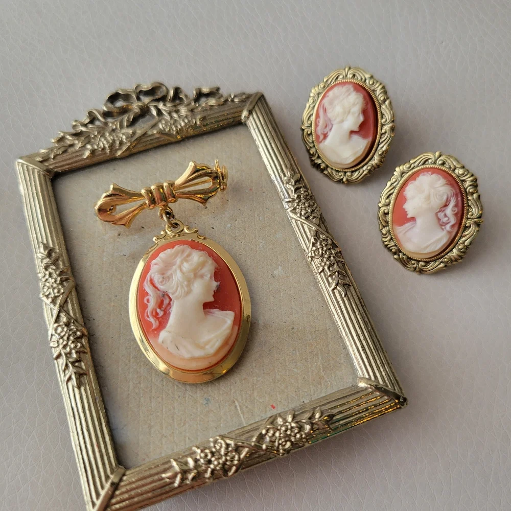 Elegant Cameo Demi Parue ~ Brooch & Pierced Earrings ~ Pretty! ~ Vintage Style